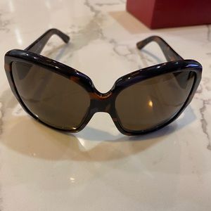 Ferragamo sun glasses